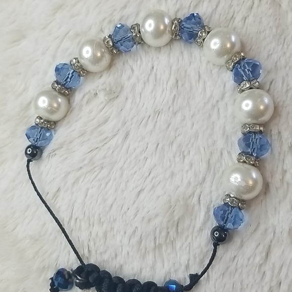 Blue and White Beaded Bracelet - Picture 2 of 4